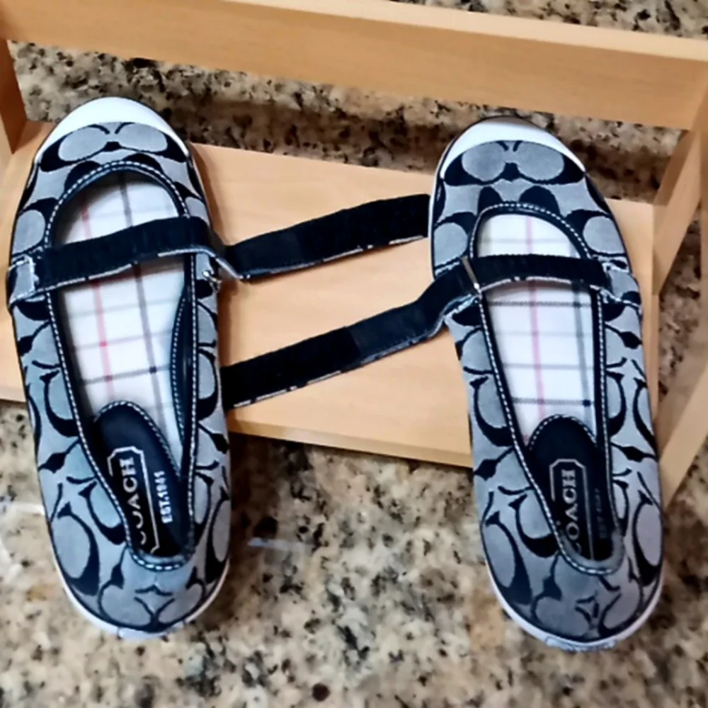 COACH EST. 1941 Women's Flat Shoes. New Without tag. Excellent Condition. - Picture 6 of 12